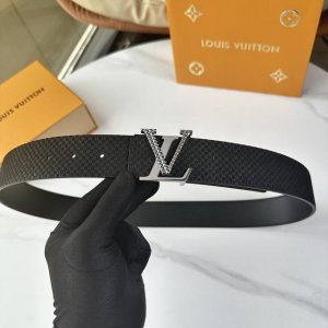 Original packaging, latest upgraded version from the L0Uis Vuitt0N counter, widt