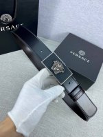 Width 3.5Cm This Versace belt features the iconic Versace Medusa head buckle, hi