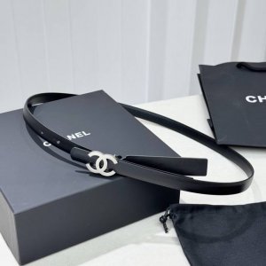 New Chanel Narrow Reversible Belt Chanel's classic reversible belt, made of hig