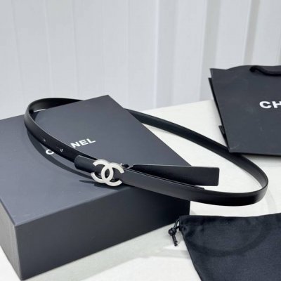 New Chanel Narrow Reversible Belt Chanel's classic reversible belt, made of hig