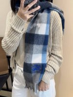 Family perk is here!! Burberry high-end heavyweight men's scarf! Highly recommen