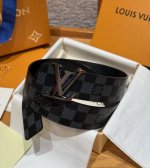 Lvinitales 40mm Reversible Belt This Linitiales 40mm belt features a design root