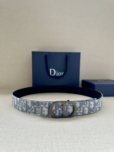 Width 3.5Cm This 35mm double-sided belt combines elegance with modernity. Double