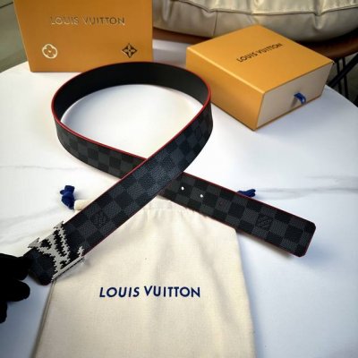 The latest upgraded version of the L0Uis Vuitt0N counter, 40mm wide, made of exq