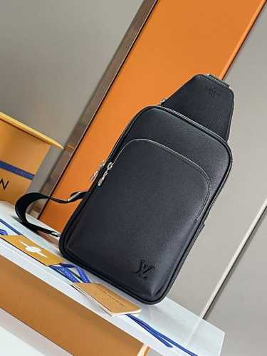 Original, original design, featuring all-steel hardware. This Avenue shoulder b