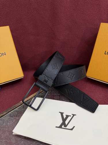This new LV belt with a 3.5mm pin buckle is inspired by the 2025 Monogram flora