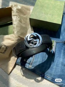 I declare this the perfect Gucci belt for my boyfriend. I was completely captiva