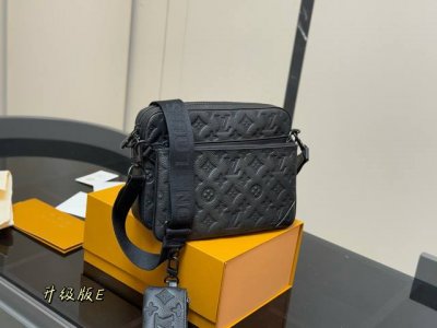 With folding boxSize: 25*18.5Cm*7Cm Lv Men's three-in-one can unlock many combin