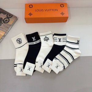 5 pairs per box with packaging Louis Vuitton socks, a super popular item, class