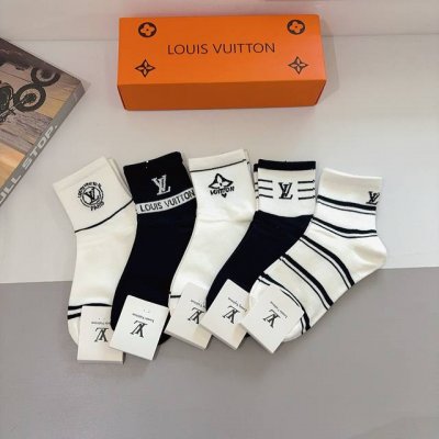 5 pairs per box with packaging Louis Vuitton socks, a super popular item, class