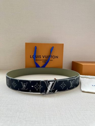 4.0 Width: The New Lv Initiales Reversible Waist Belt From The 2025 Spring/Summe