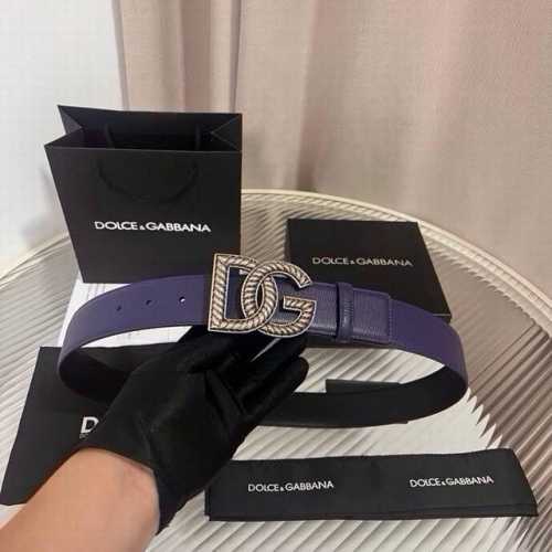 Dolce & Gabbana calfskin belt with a personalized logo buckle. Calfskin belt wit