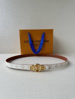 This 2.0 wide Lv Iconic belt gives traditional elements a modern twist. The sli