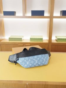 Lv High-end chest and waist bag synchronized with Louis Vuitton's official websi