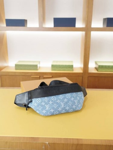 Lv High-end chest and waist bag synchronized with Louis Vuitton's official websi