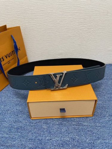 Brand LV 4.0Cm Description: This belt features an LV buckle with a buffalo leat