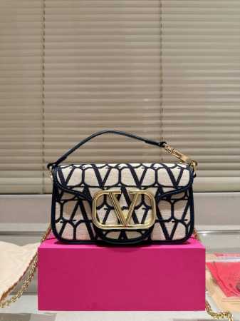 Small folding box size 20.9 Valentino Loco shoulder bag overflowing with luxury - Click Image to Close