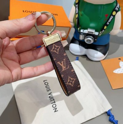 Lv keychain car keychain classic old flower black grid, Monogram canvas is not o