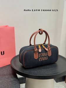 Comes with boxSize: 28*12Cm Miumiu Retro Denim Long Handle Underarm Bowling Bri