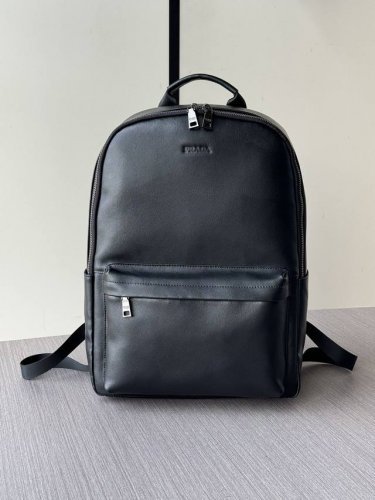 The latest Prada backpacks, the hottest products from top-tier counters, are shi