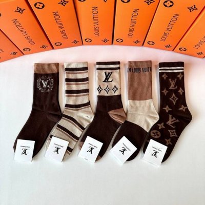 Specially packaged Louis Vuitton new mid-length slouch socks! Five pairs per box