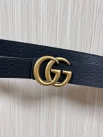 gg A reversible belt with a Marmont buckle, featuring the brand's signature logo