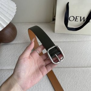 Special Loewe new soft grain leather belt, round buckle, 3.2cm wide, five-hole a