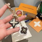 Louis Vuitton official website keychain Lv classic four-petal flower design, 630