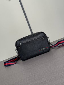 The latest hot-selling Gucci clutch and crossbody bag, a universal model, is now