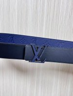 New arrival this season! 4.0 calfskin leather with embossed blue lychee pattern