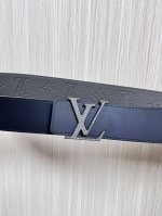 New arrival this season! 4.0 One side is grey calfskin with a pebbled embossed