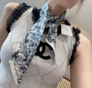 Dior Dior floral latest double-layer headband. It really looks better the more y