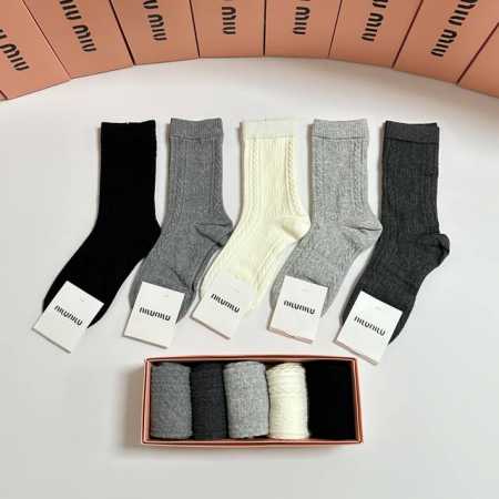 Special Packaging Miumiu New Cashmere Mid-Length Slouch Socks! One box contains - Click Image to Close