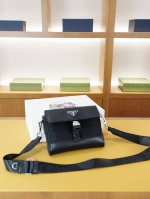 Prada official website synchronized high-end crossbody shoulder bag, a timeless