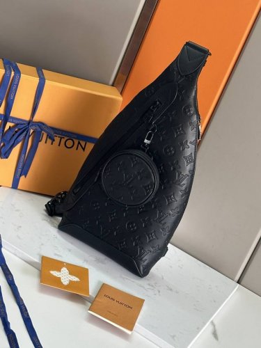 Original, premium design with all-steel hardware. This Duo shoulder bag feature