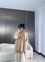 I'm praising this for myself! This is a rare high-end women's scarf for my fami