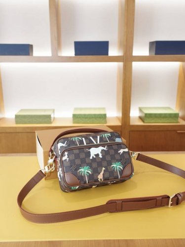 Lv Louis Vuitton official website synchronized high version crossbody shoulder b