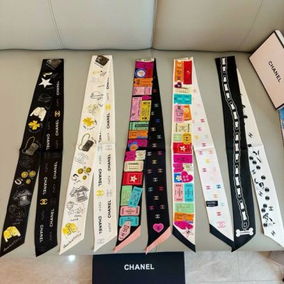 Chanel Twilly scarf is here, Chanel is truly cute, everyone has three of them,