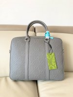 Synchronized with the official website, this men's briefcase exudes a unique an