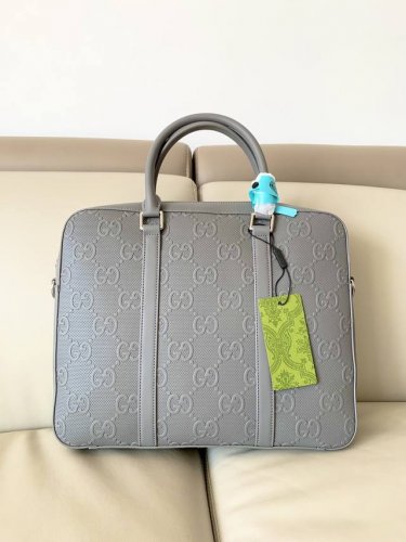 Synchronized with the official website, this men's briefcase exudes a unique an