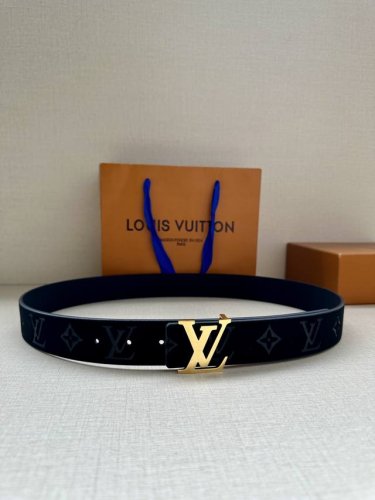 This 3.4" wide Lv Initiales double-sided belt features a rich, tactile feel, rev