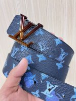 This reversible belt captures a painter's creative moment with a watercolor eff