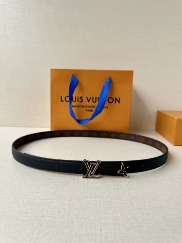 This exquisite Louis Vuitton Lv fine enamel 20mm reversible belt is cleverly des