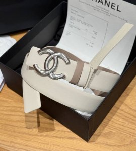 Chanel Reversible Women's Belt This belt is made of top-grain cowhide, features
