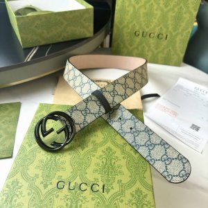 GUCCI 40mm wide men's belt. This fashionable belt is crafted from double-sided t