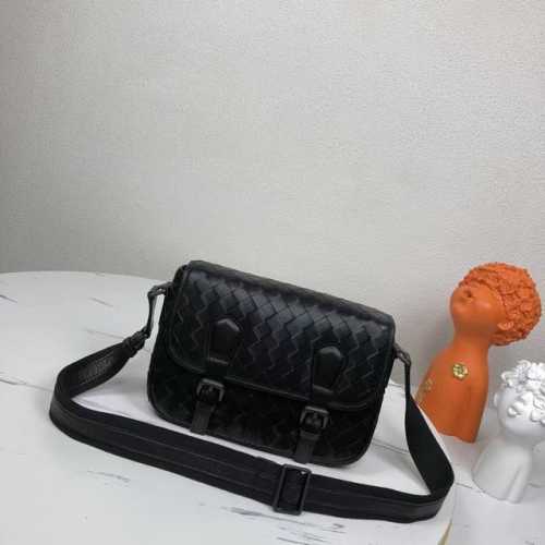 Bv woven messenger bag is a popular item. This messenger bag is made of pure han