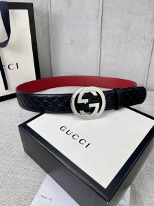 4.0cm wide Gucci interlocking double G belt, made of Gucci Signature leather wit