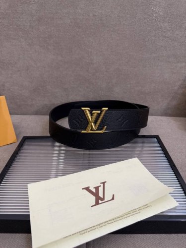 Lv Dimension 4.0 double-sided belt introduces classic style into a novel size de