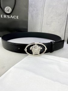 Width 4.0Cm This Versace belt with a rippled sand bottom is decorated with the i