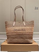 Coach raffia tote bag Very gentle color, suitable for all styles of summer outfi